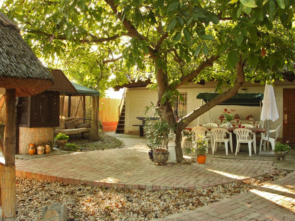 Natura Vendeghaz Pazmand Exterior photo